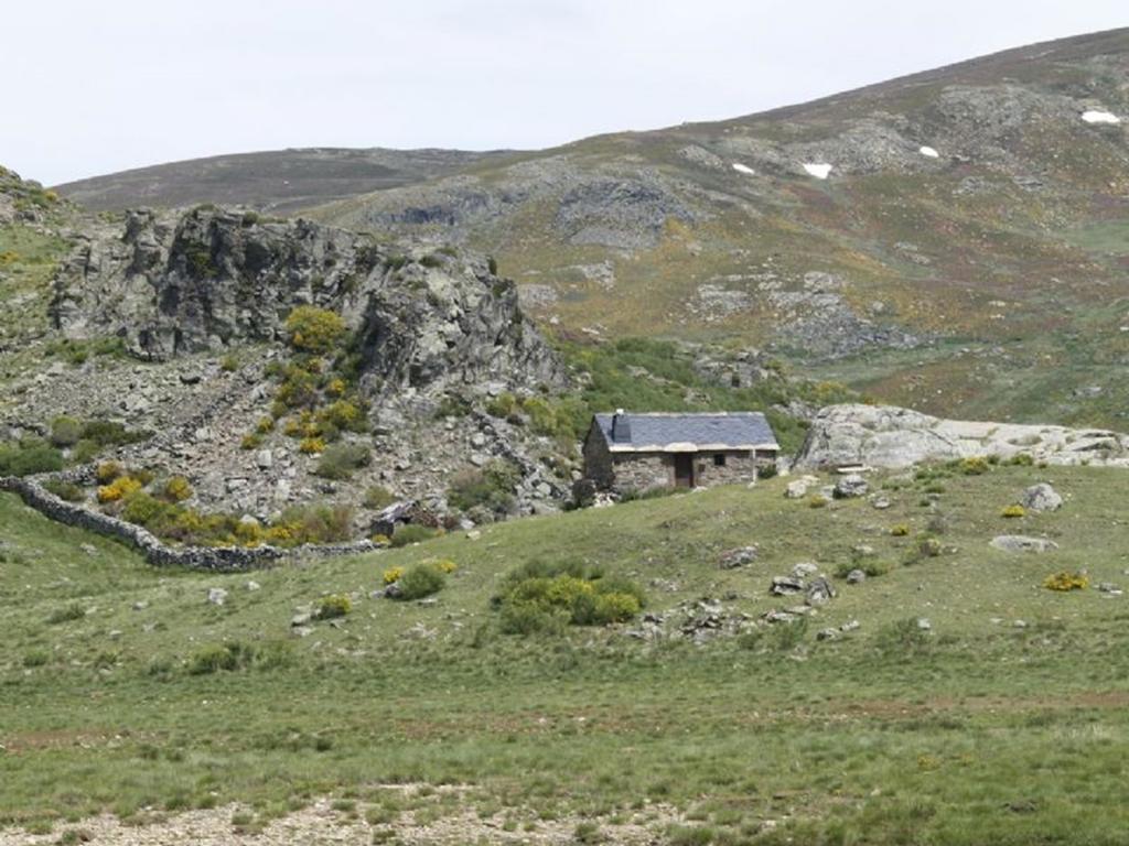 Отель Tierra De Lobos Пуэбла-де-Санабриа Экстерьер фото